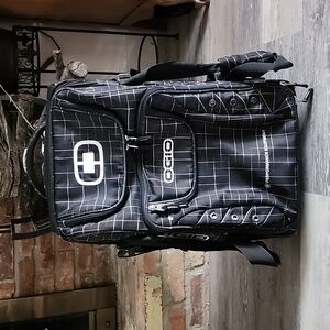Ogio 24" & Up Rolling Travel Multicompartmental Luggage Bag/Suitcase Black White